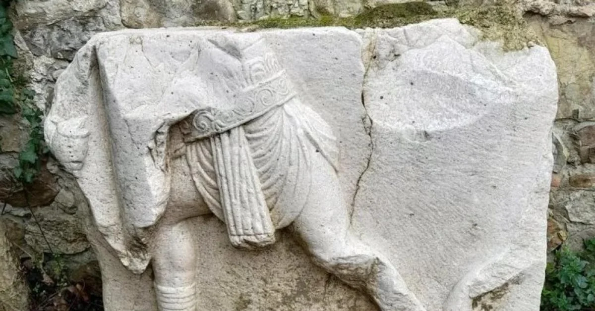 Em Apollosa (Benevento), chuva revela tumba monumental com cenas de gladiadores