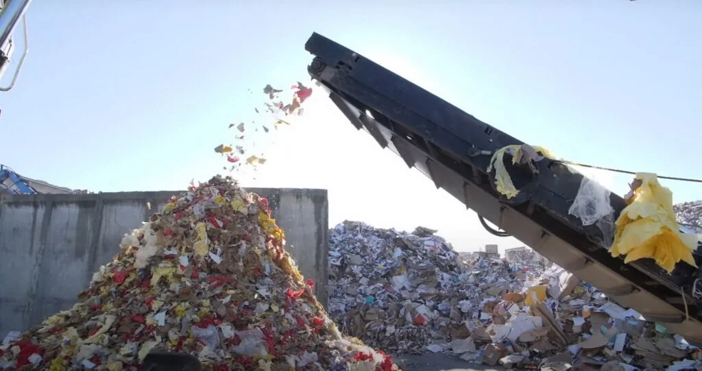 UE 2024: 517 kg de resíduos por europeu e avanços tênues na reciclagem