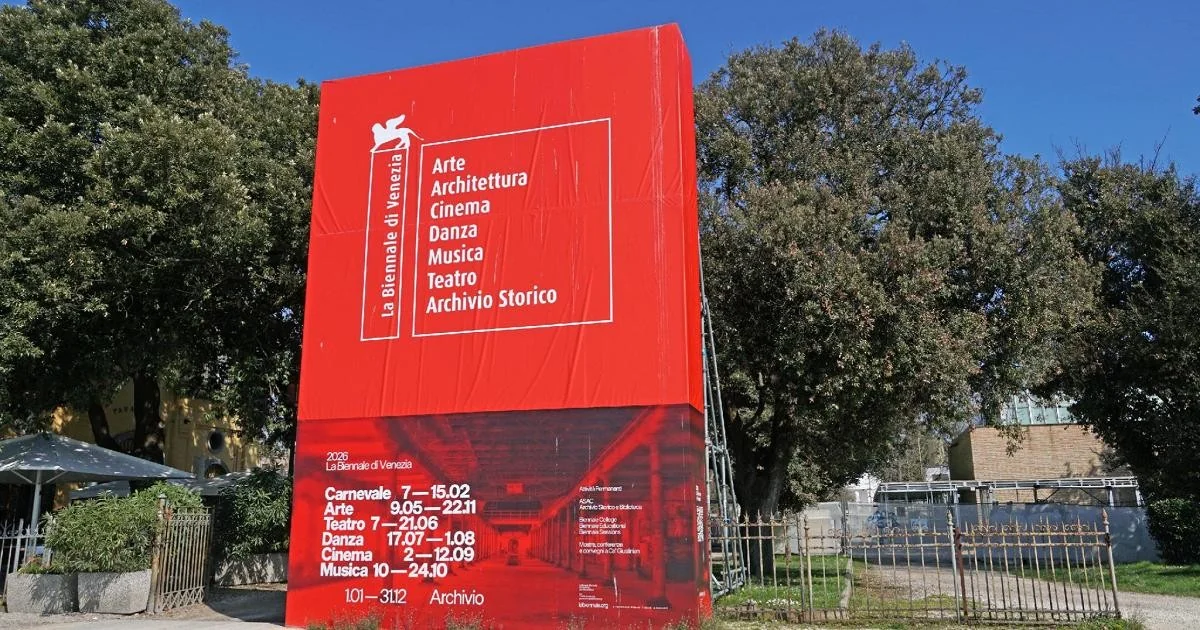 Comissão Europeia ameaça cortar fundos da Bienal de Veneza se Rússia reabrir padiglione