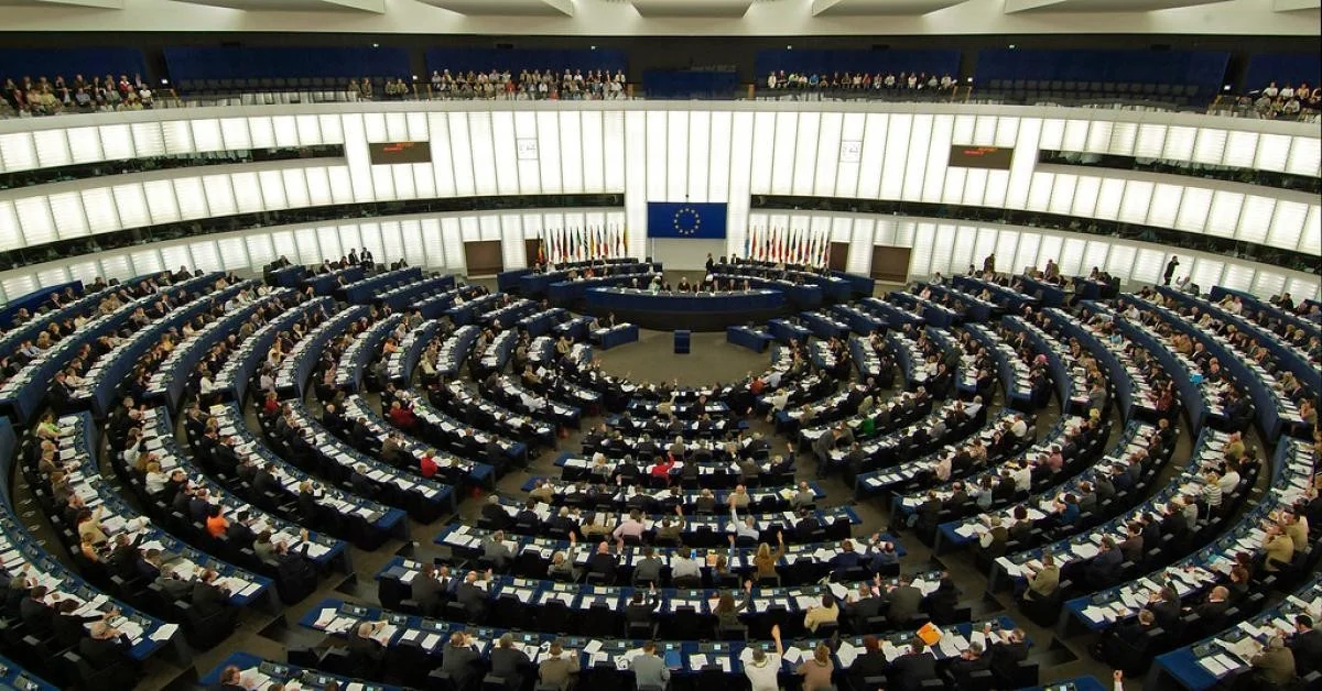UE aprova empréstimo de €90 bilhões à Ucrânia e 20º pacote de sanções contra a Rússia
