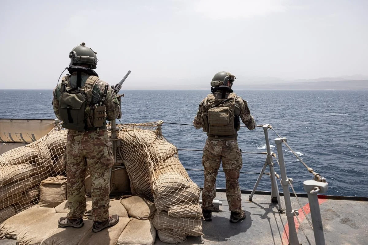 UE reforça missões navais Aspides e Atalanta com foco na segurança submarina e proteção de rotas comerciais