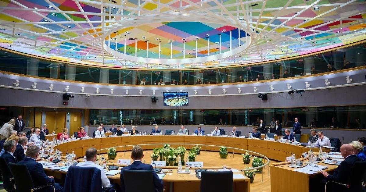 Como a UE pode escapar da armadilha dos vetos de Orban: cooperação reforçada, passerelle ou reforma de tratados?