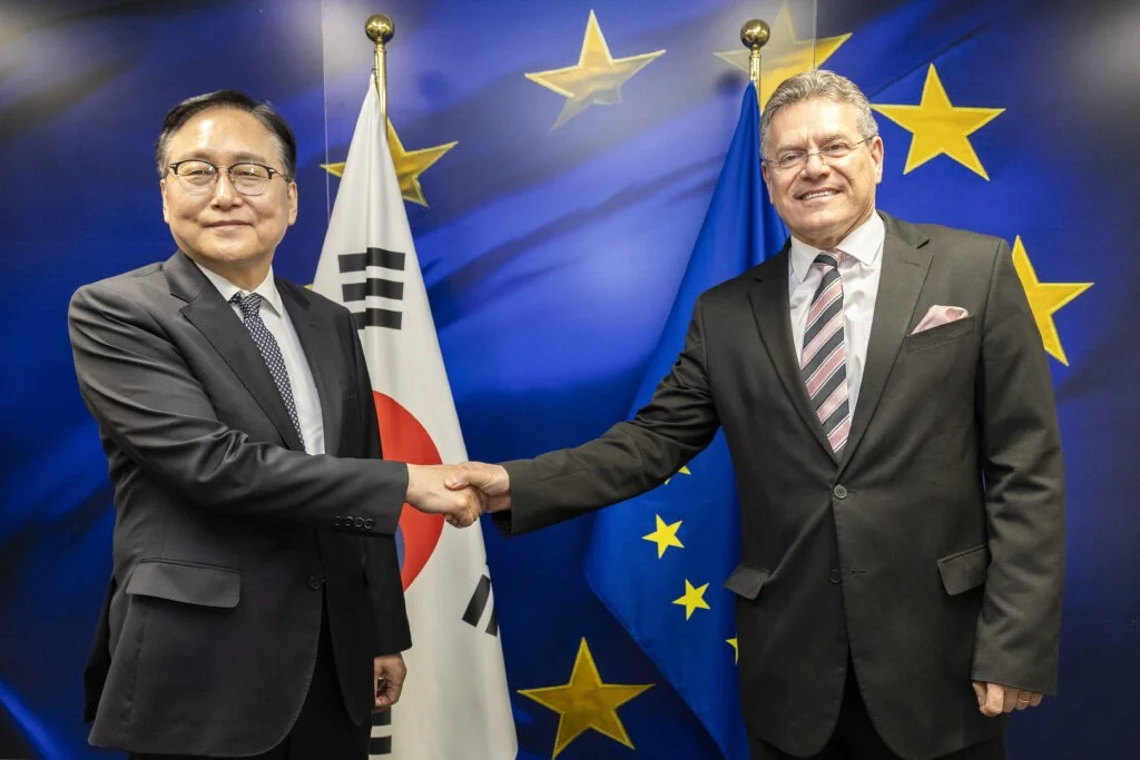UE reforça presença no Indo-Pacífico: acordos com Coreia do Sul e Japão avançam em comércio digital e defesa