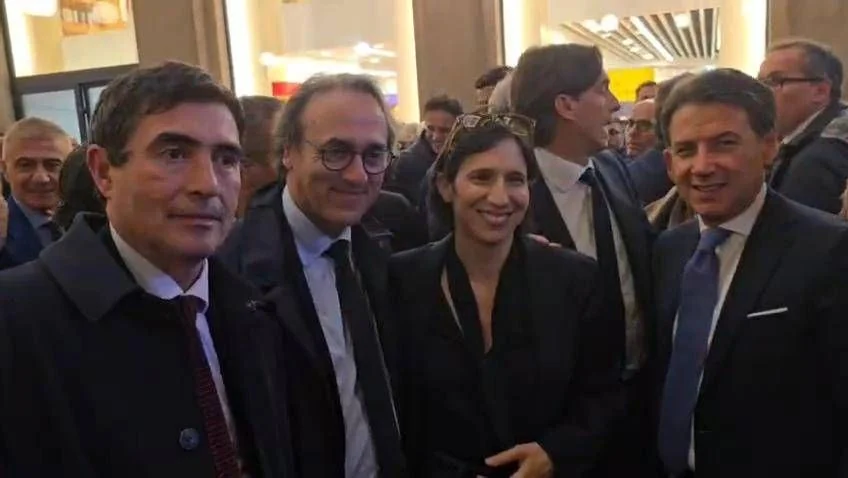 ‘Una nuova primavera’: centro-esquerda se reúne em apoio a Giuseppe Conte na Galleria Borghese