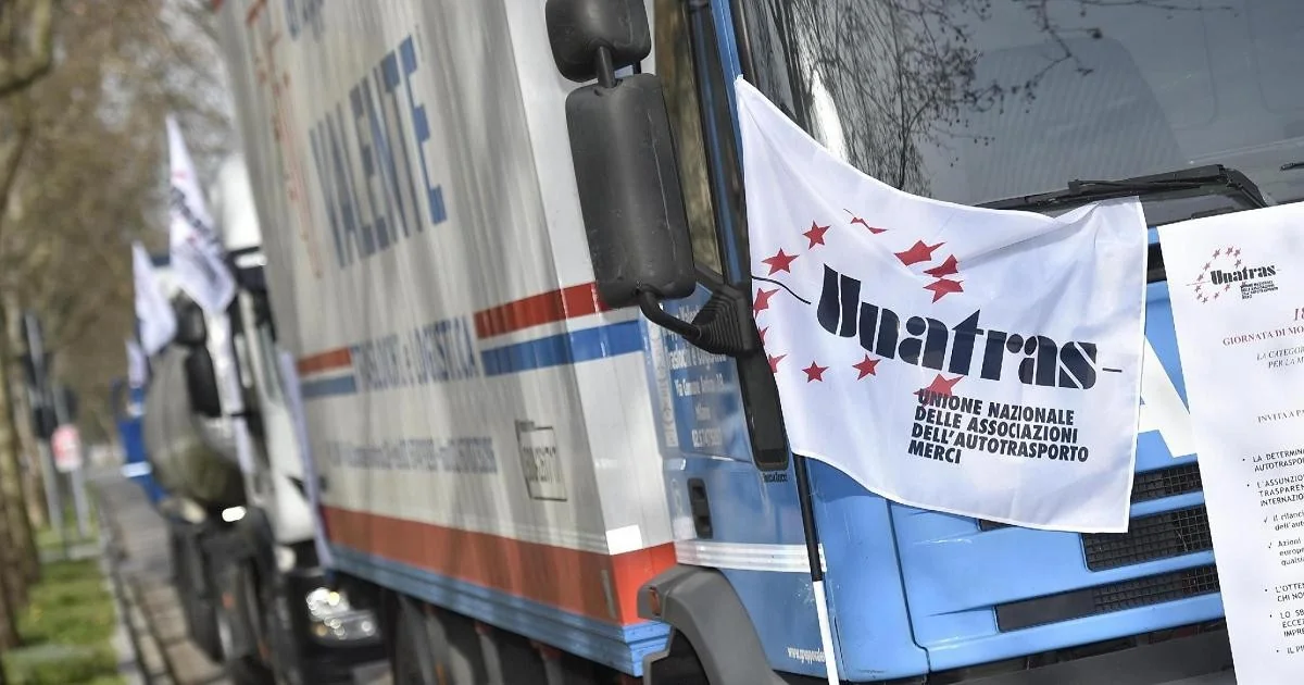 Unatras aponta rumo ao bloqueio no transporte rodoviário; pequenas e médias empresas pedem paralisação