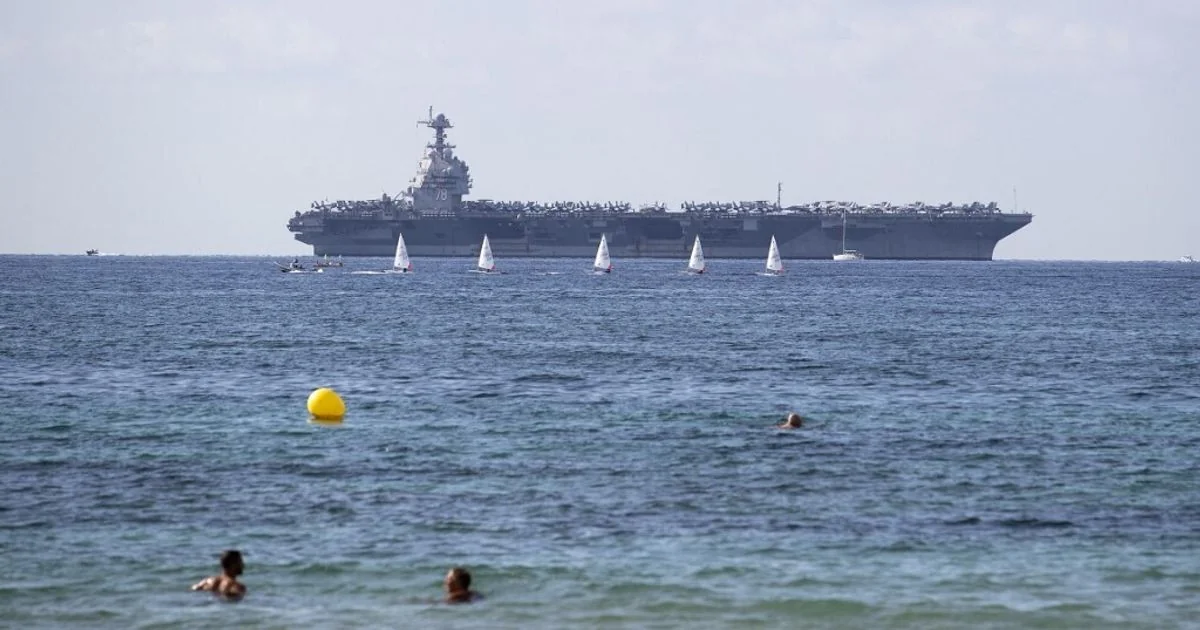USS Gerald Ford iguala recorde de permanência em missão e expõe fragilidades logísticas após operações no Caribe e ataques ao Irã