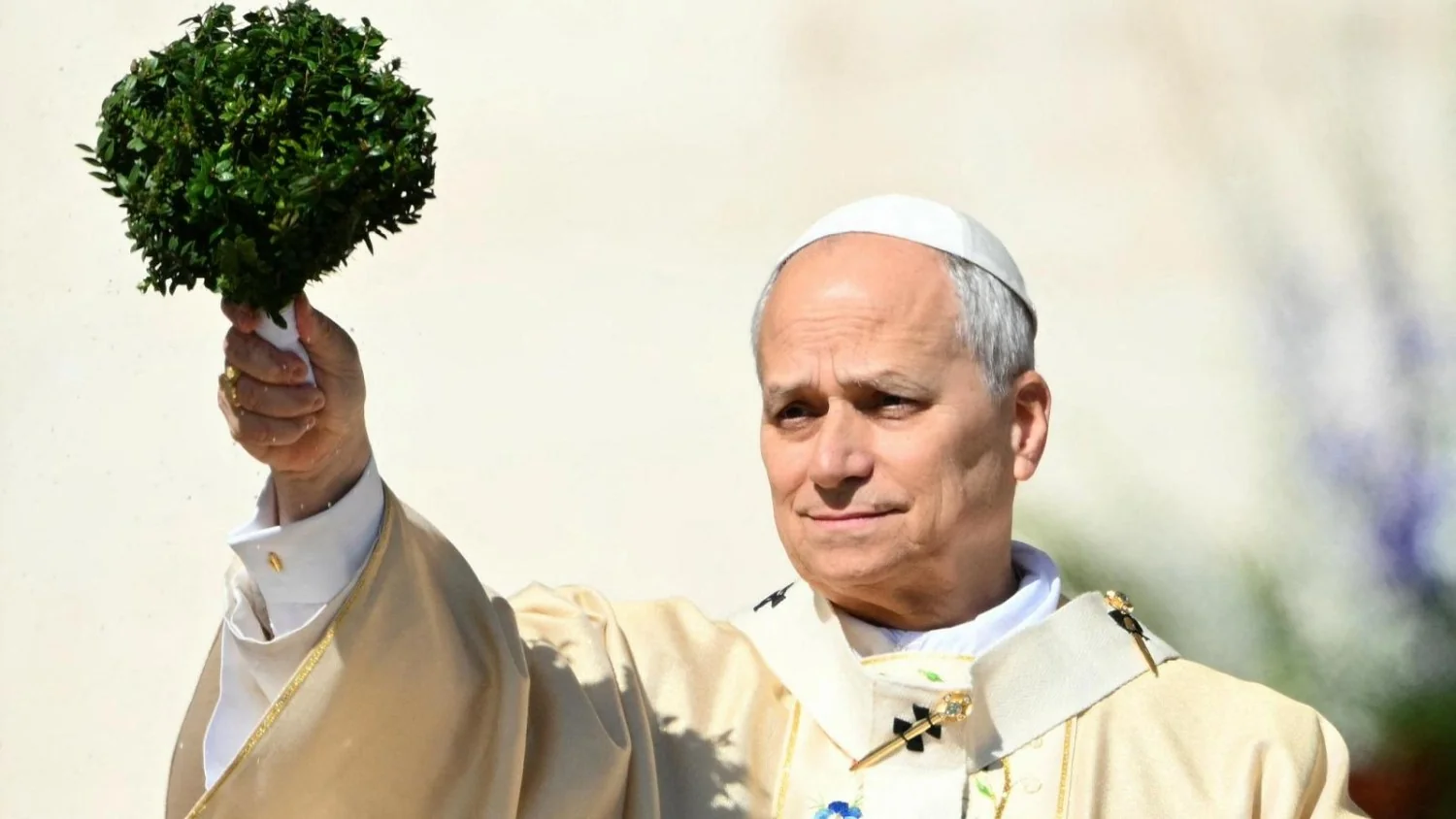 Papa Leone XIV preside Vigília pela Paz em São Pedro convocada após o Urbi et Orbi de Páscoa