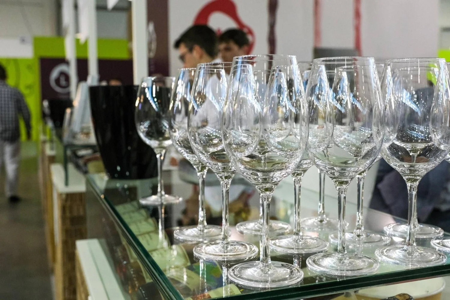 Vinho italiano sufocado por 'duas Bíblias' de normas, alerta Coldiretti no Vinitaly