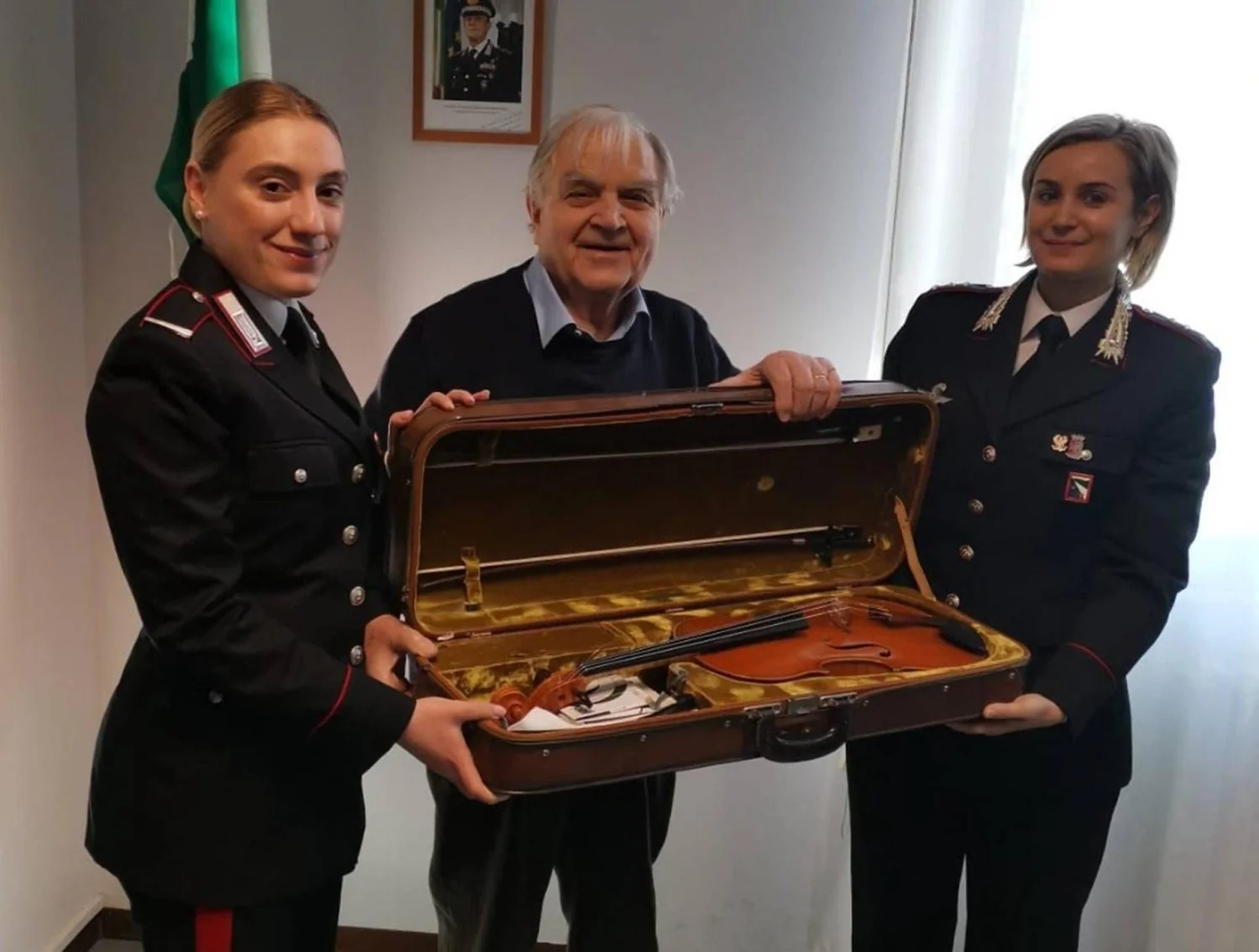 Viola de €40 mil roubada ao irmão de Romano Prodi é recuperada; menor é denunciado