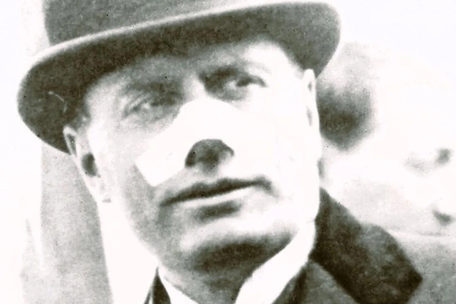A bala que quase mudou a história: Violet Gibson e o atentado a Mussolini em 1926