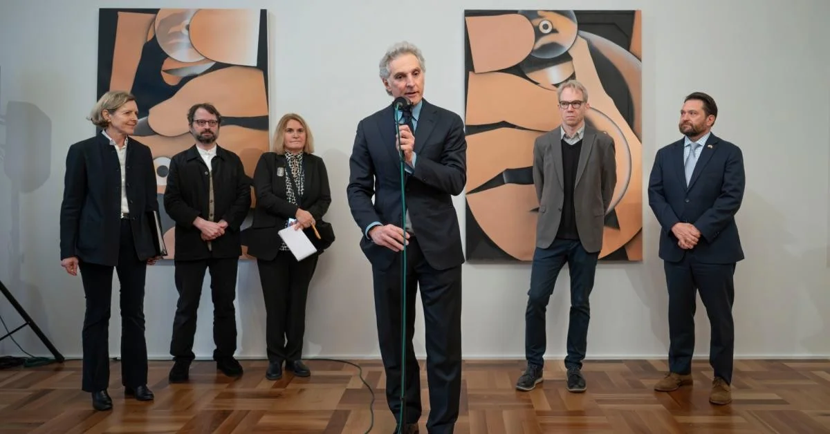 Vortici em Nápoles: Alexi Worth contrasta com a cerâmica antiga nas Gallerie d'Italia