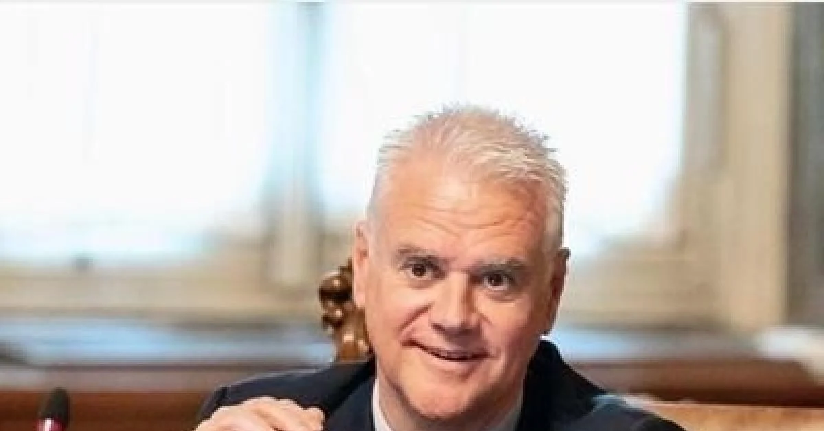 Zangrillo afasta mini-rimpasto: “Não há clima”, e FdI reafirma confiança plena em Piantedosi