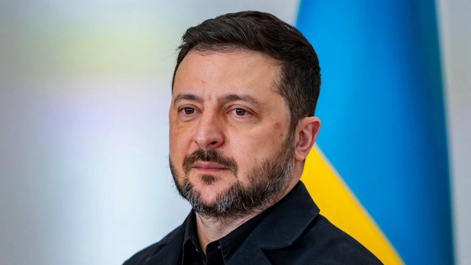 Zelensky acusa Rússia de fornecer inteligência ao Irã; Moscou lucra com alta do petróleo enquanto ataque atinge oleoduto em Primorsk