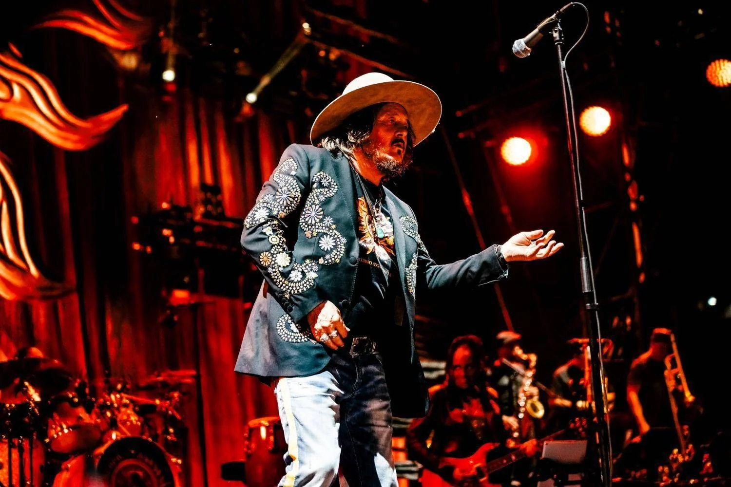 Zucchero celebra 25 anos de 'Baila' com turnê nos estádios: 'Fiz tanto, alguém deveria lembrar'