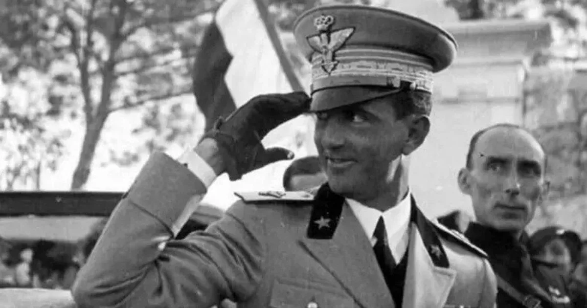 A abdicação de Vittorio Emanuele III em uma carta-bolada de 12 lire: memórias, imprensa e uma correção