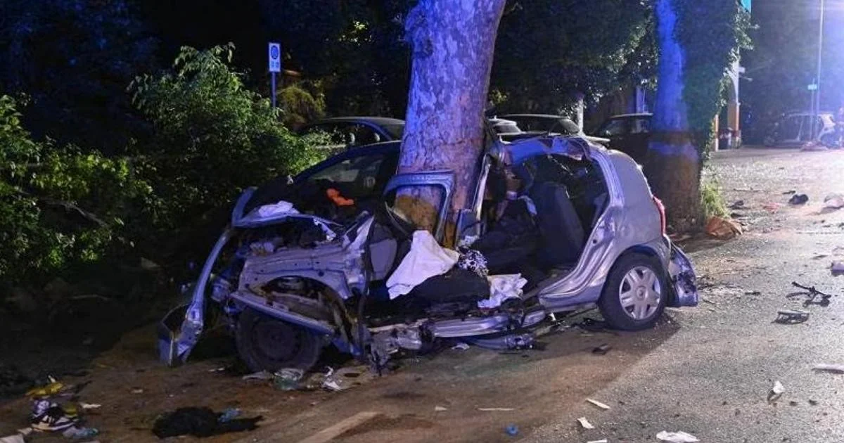 Acidente em Forlì: carro colide contra plátano, duas universitárias morrem e terceira está em estado grave