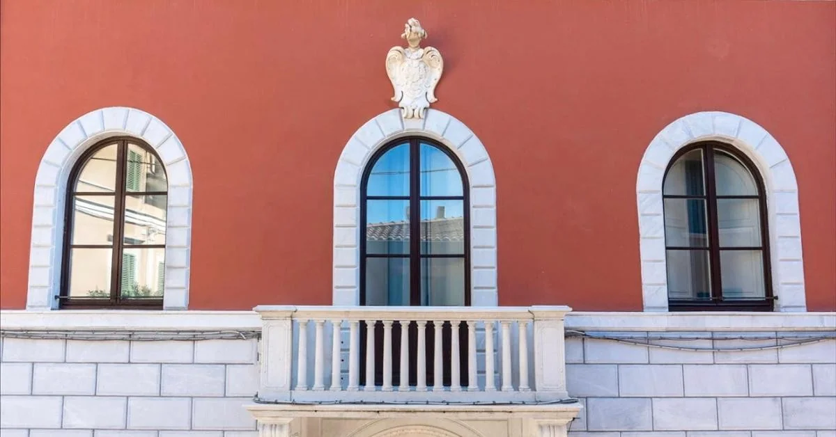 Albergo Pietrasanta inaugura “Arte in Vacanza”: fotografia contemporânea hospeda a natureza em transformação