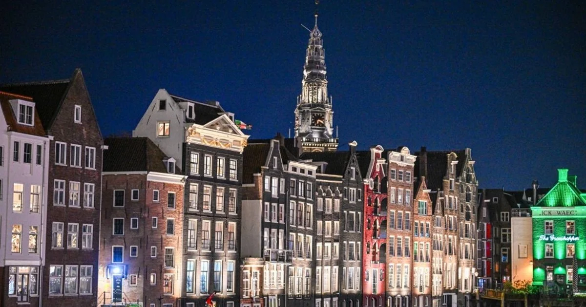 Amsterdam proíbe publicidade de carne e combustíveis fósseis: mudança estratégica nas ruas