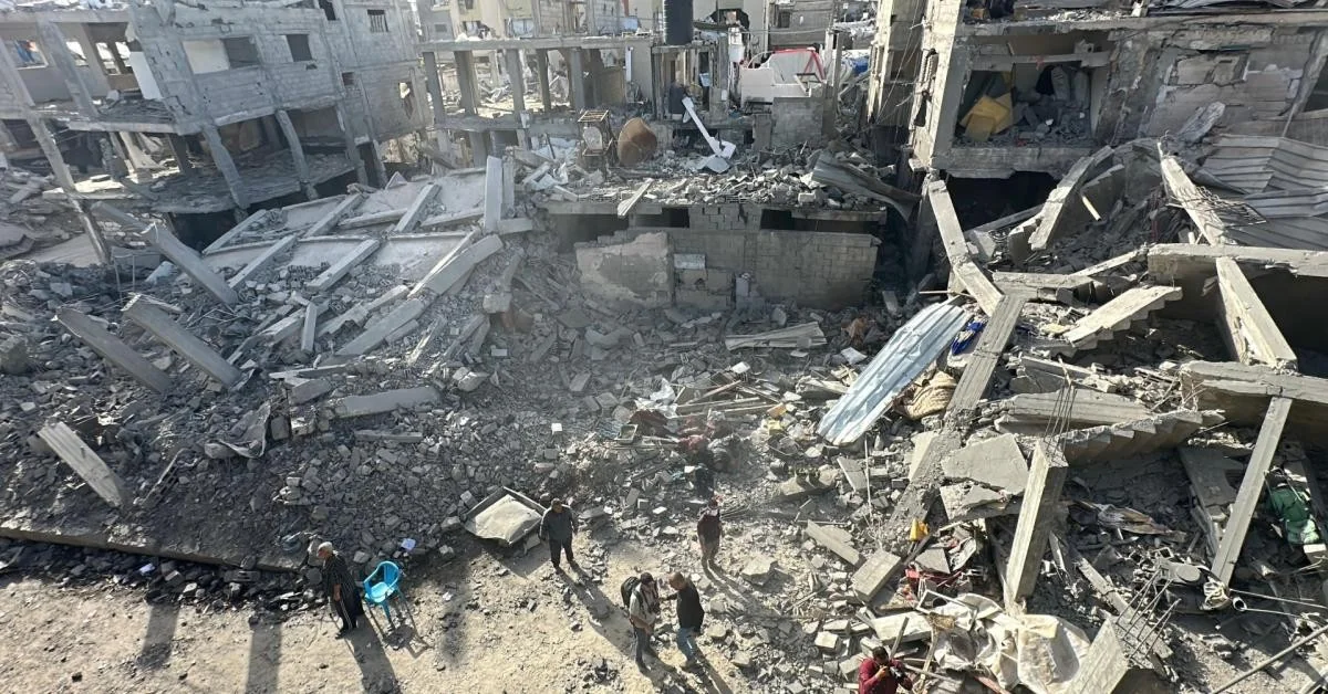 Ataque aéreo destrói casa da família Abu Shamala em Al-Bureij e intensifica deslocamento em Gaza