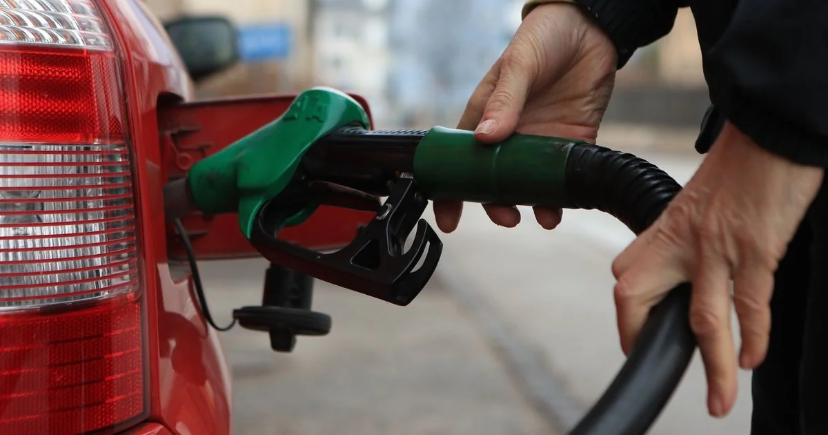 Aumento de gasolina, luz e gás pesa €29 bilhões nas famílias e empresas italianas em 2026
