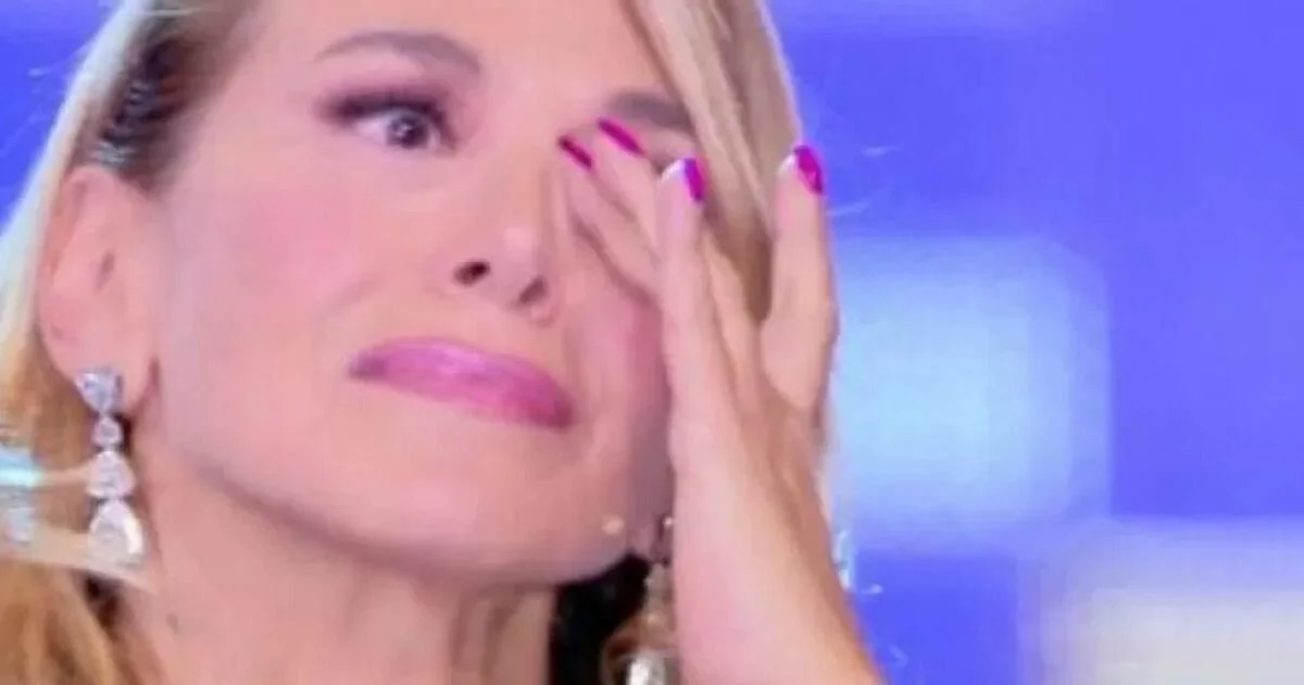 Barbara D’Urso processa a Mediaset: diz ter dado 16 anos e acusa veto que atrapalhou três estreias na Rai