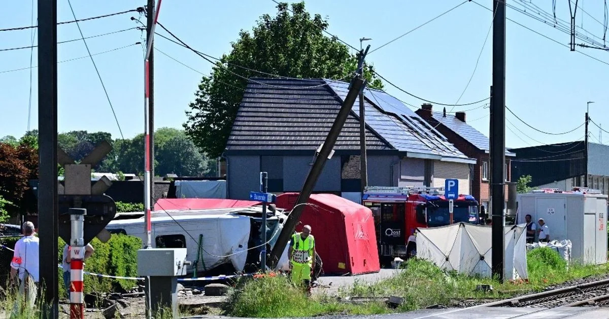 Tragédia na Bélgica: colisão entre trem e ônibus escolar em Buggenhout deixa quatro mortos