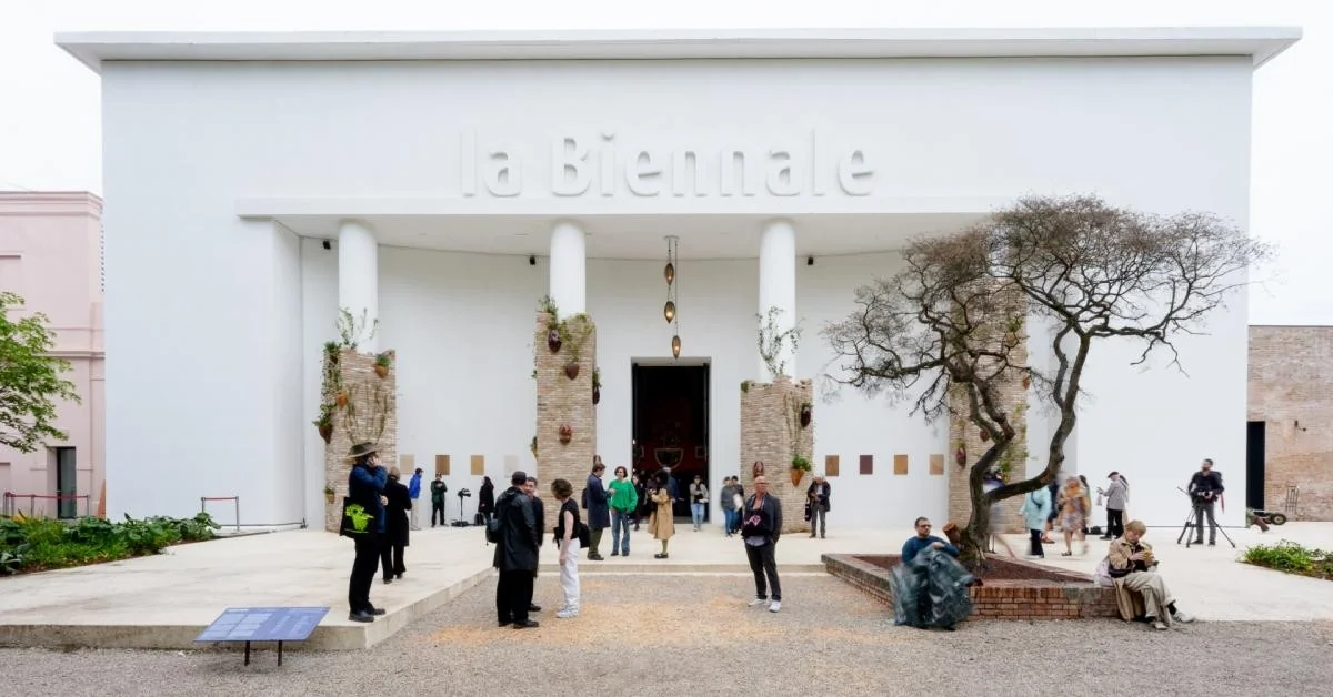 Biennale 2026: 'In Minor Keys' de Koyo Kouoh abre ao público em 9 de maio; não serão atribuídos os Leoni d’Oro