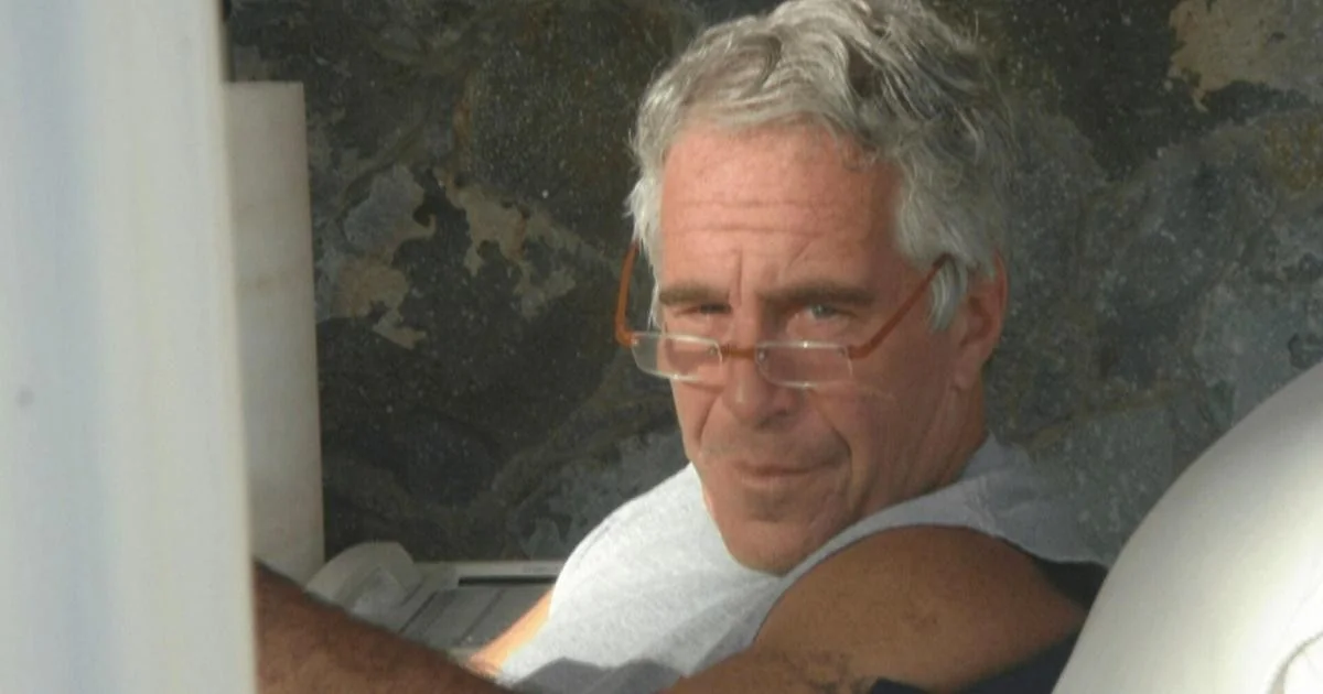 Bilhete selado de Jeffrey Epstein, encontrado em 2019, permanece secreto e pode alterar a narrativa da morte