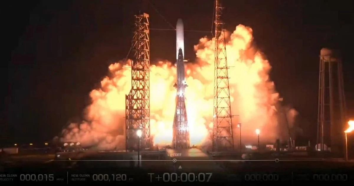 Explosão durante teste do foguete New Glenn da Blue Origin em Cape Canaveral; ninguém se feriu