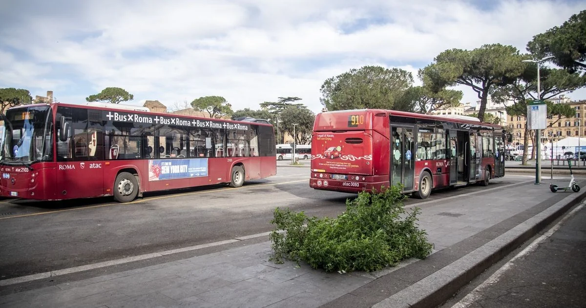 Stefano Boeri transforma antigo depósito da Atac em uma 'Corte Verde' com jardim suspenso de 8.000 m² em Prati