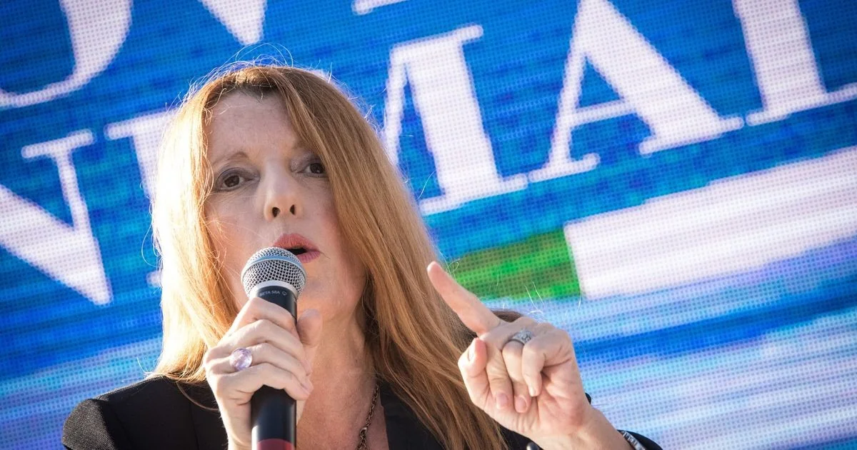 Brambilla investigada por supostas faturas falsas de €1,5 milhão relacionadas ao programa da Rete4