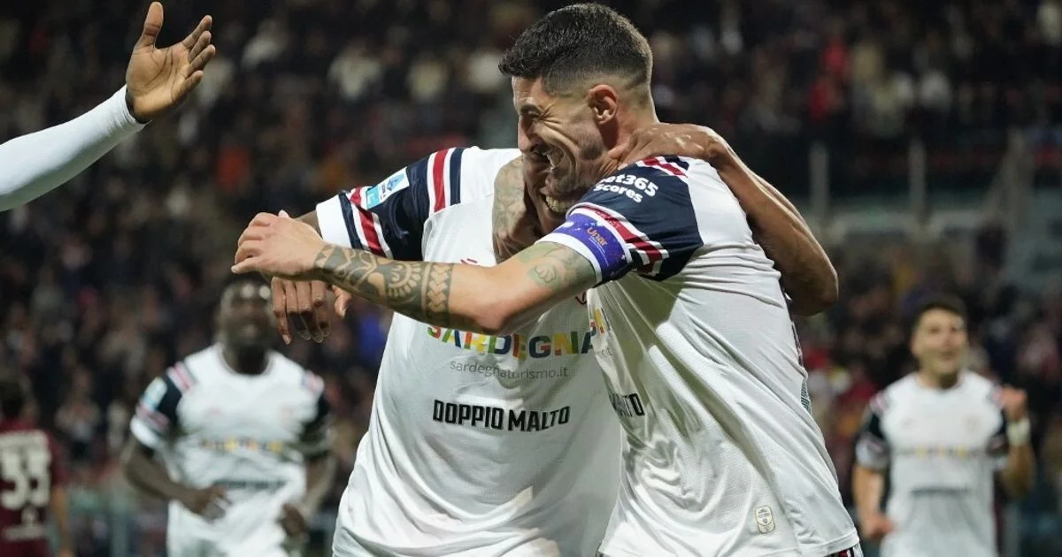 Cagliari confirma a salvezza com vitória por 2-1 sobre o Torino; festa em casa