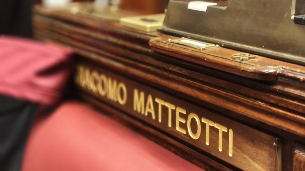 Câmara lembra Giacomo Matteotti com placa no seu banco e reafirma defesa da liberdade