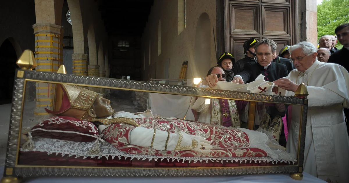 Celestino V: o cold case vaticano que persiste há 730 anos