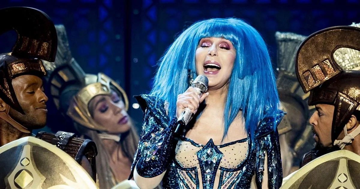 Cher completa 80 anos: a eterna rainha da transformação e suas muitas reinvenções