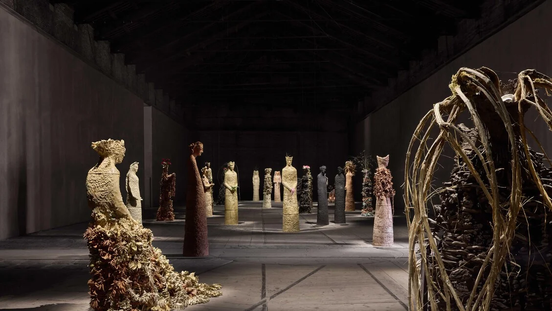As «divindades menores» de Chiara Camoni iluminam o Padiglione Italia na Biennale de Veneza