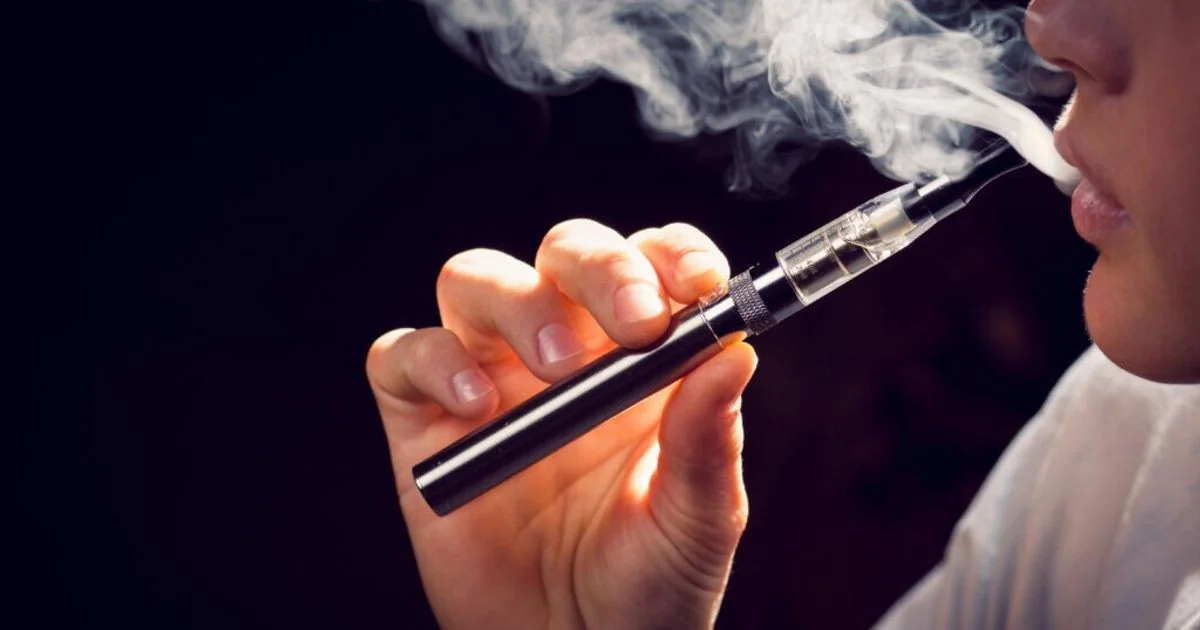 Estudo: cigarro eletrônico com nicotina aumenta chance de parar de fumar e reduz exposição a toxinas