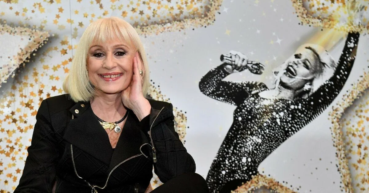 Cinturas de Raffaella Carrà recuperadas: acessório roubado da mostra em San Benedetto foi devolvido por remetente anônimo
