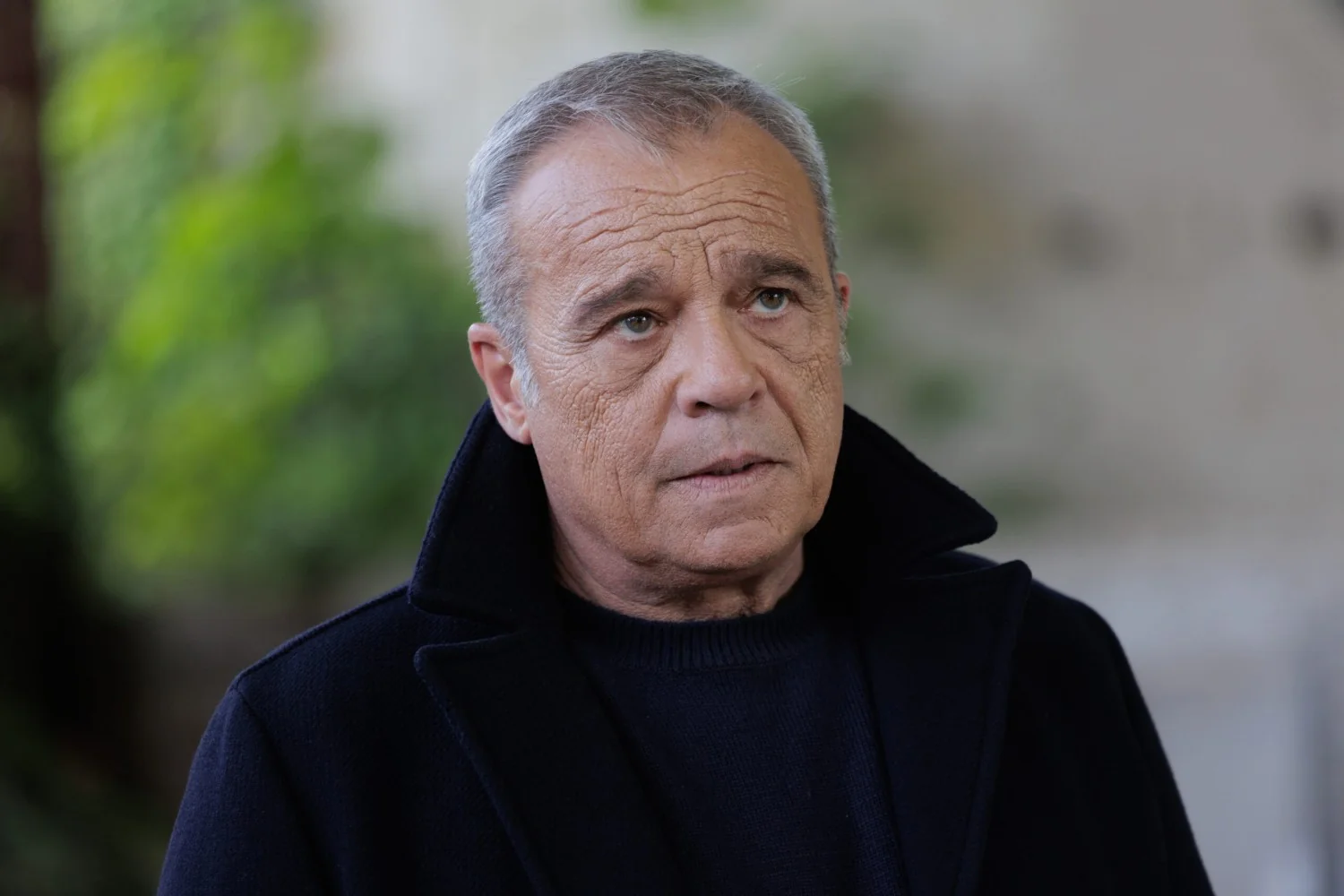 Claudio Amendola admite vícios, desperdício de dinheiro e abandono emocional: "Eu fugia da dor"