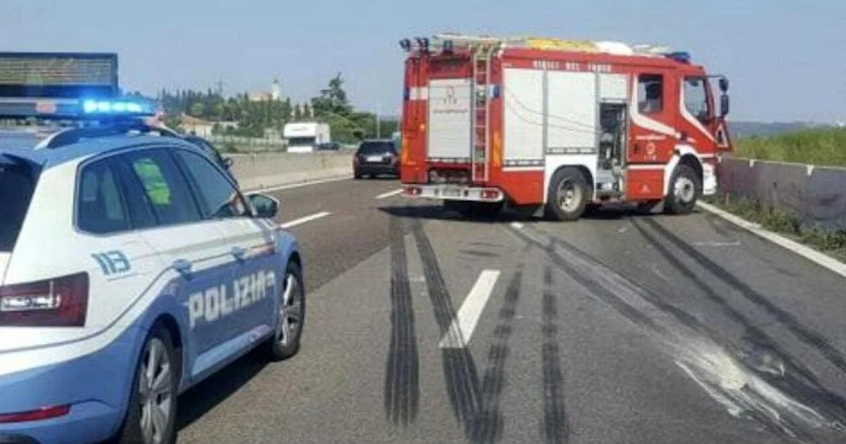 Colisão na A1 em Frosinone: caminhão e carro se chocam; motorista de 52 anos morre