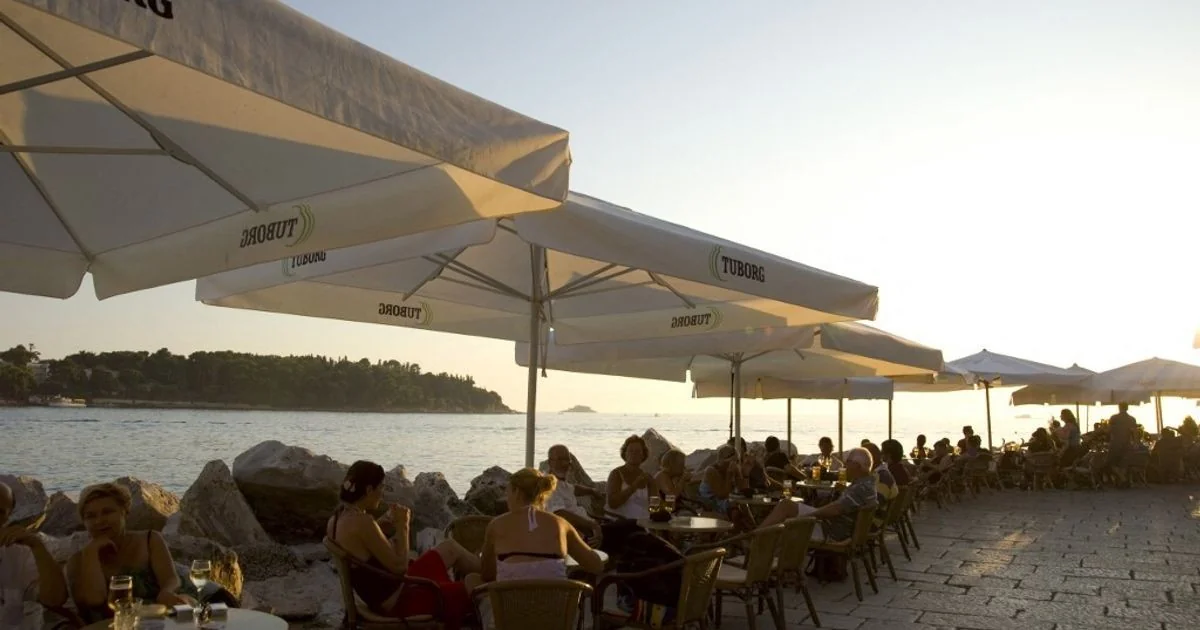 Croácia autoriza cidades a limitar venda noturna de álcool para conter turistas embriagados