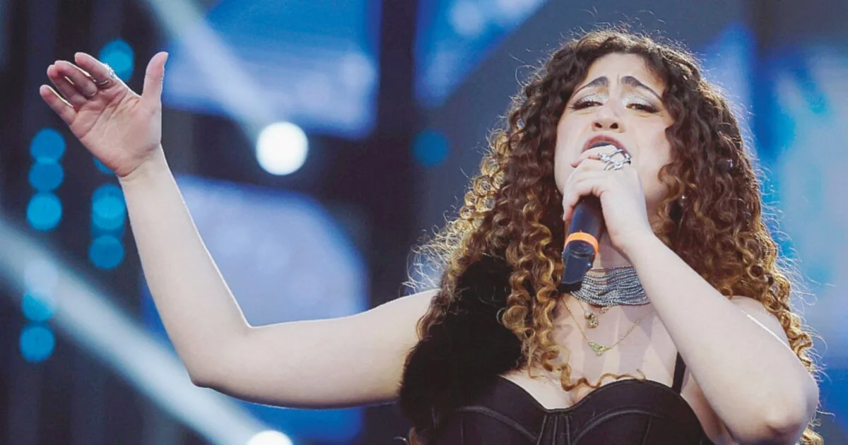 No palco do Primo Maggio, a alteração de "Bella Ciao" que reabre a questão do significado do termo partigiano