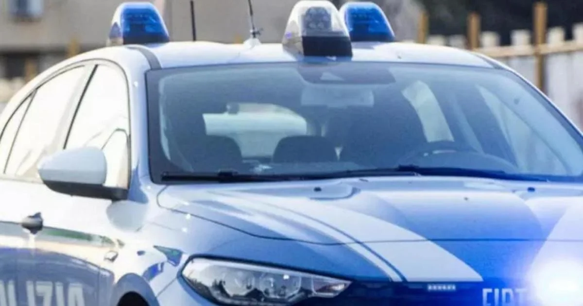 Detido em Reggio Emilia jovem de 22 anos por ligação a terrorismo; suspeita de ataque com faca no centro
