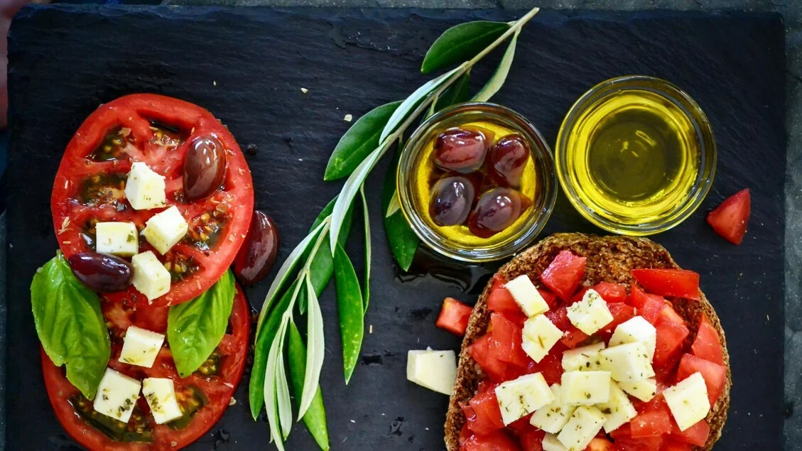 Dieta mediterrânea, caminhada de 30 minutos e vitamina D reduzem recidivas do câncer de mama