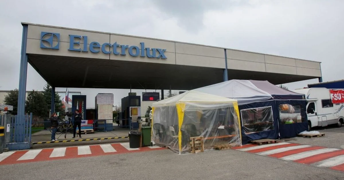 Electrolux anuncia 1.719 demissões na Itália; Urso classifica plano como “irrecebível”