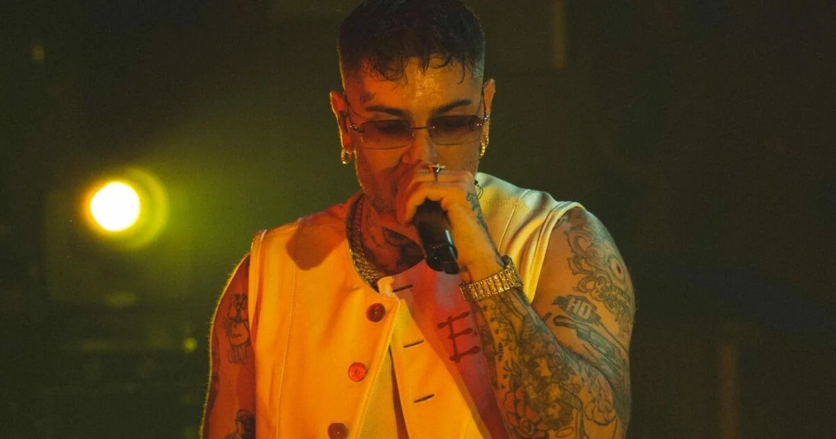Emis Killa no Fabrique (Milão): desabafo, provocação e show entre passado e presente