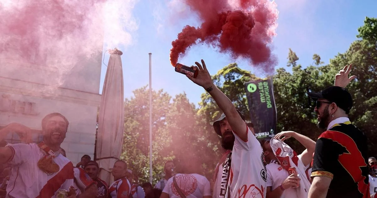 Final da Conference League: Crystal Palace e Rayo Vallecano se enfrentam em Lipsia entre expectativa esportiva e distúrbios