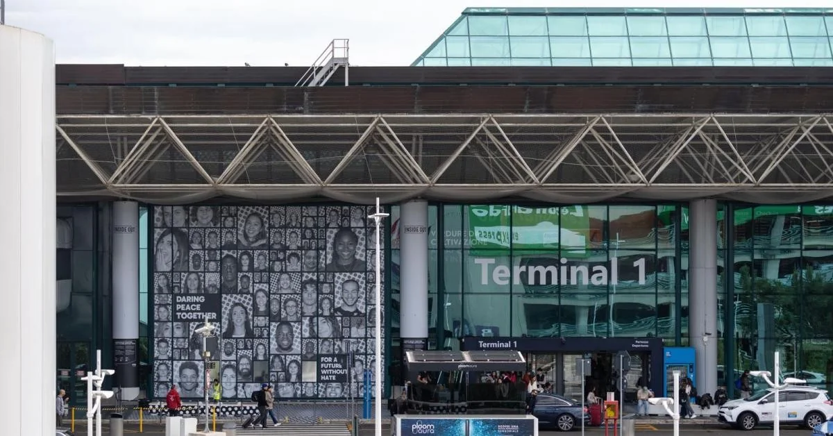 No aeroporto de Fiumicino, 108 retratos transformam o Terminal 1 na instalação ‘Daring Peace Together’