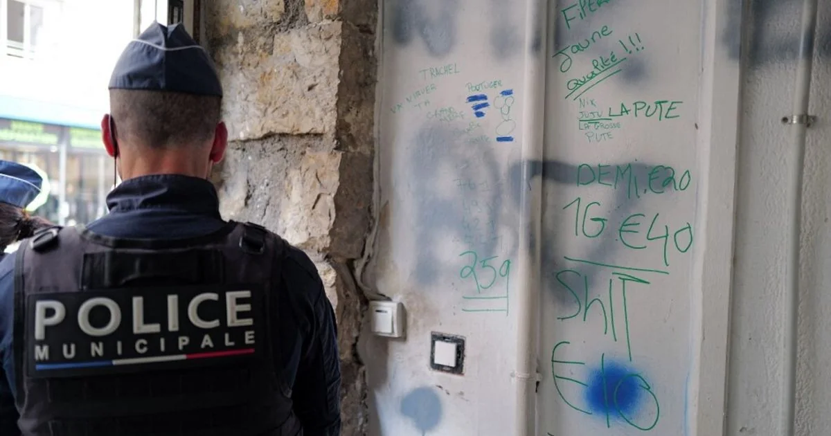 França: adolescente de 14 anos esfaqueada a caminho da escola em Fère-en-Tardenois