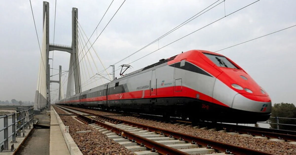 Frecciarossa bloqueado em Montesilvano: 125 passageiros retidos após falha na linha elétrica